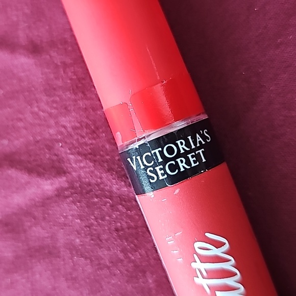 Victoria's Secret Velvet Matte Lip cream stain - Picture 3 of 3